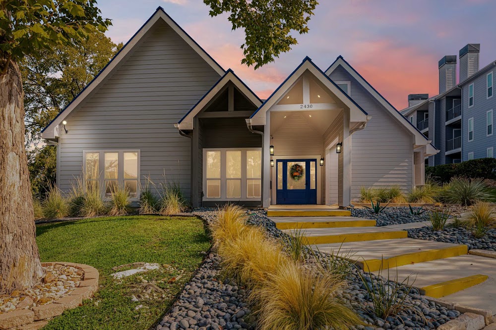 Lexington Hills Apartments