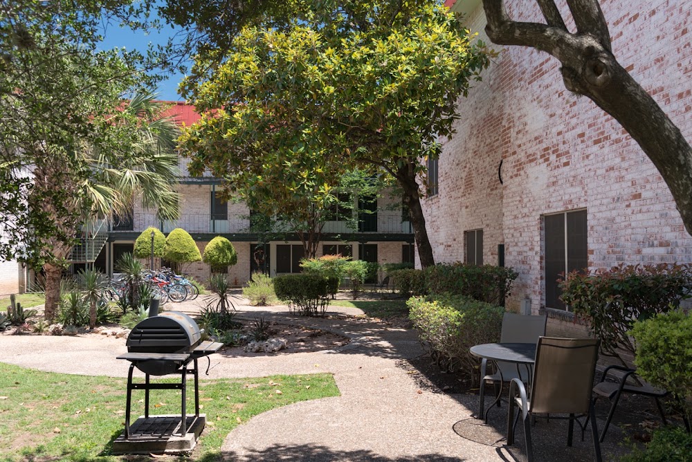 Su Casa Apartments
