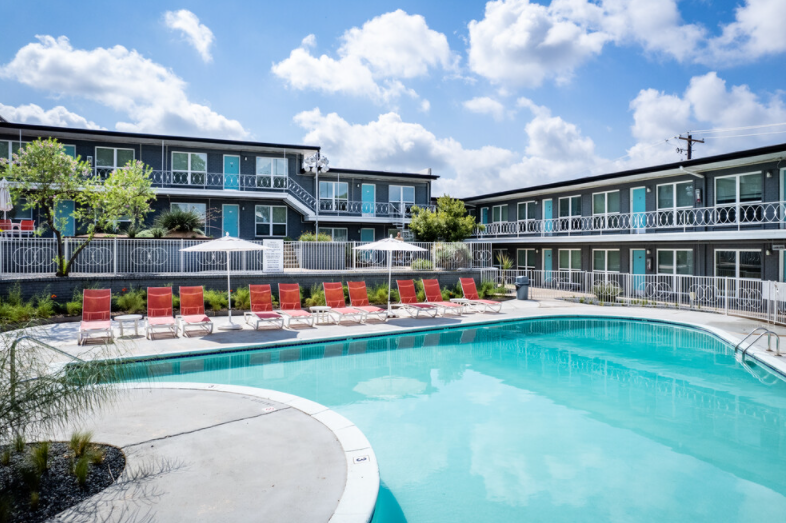 River Oaks Apartments