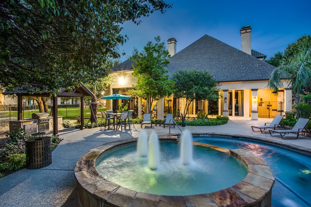 Lakeline Villas