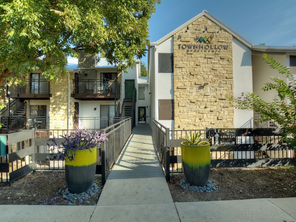 Townhollow Apartments