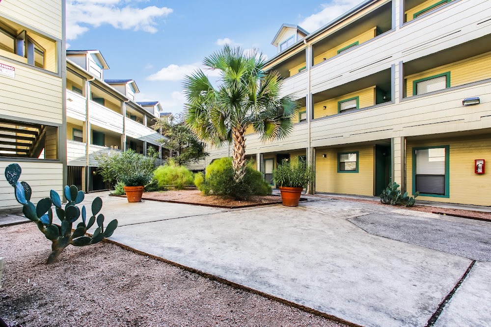 Burl North Apartments