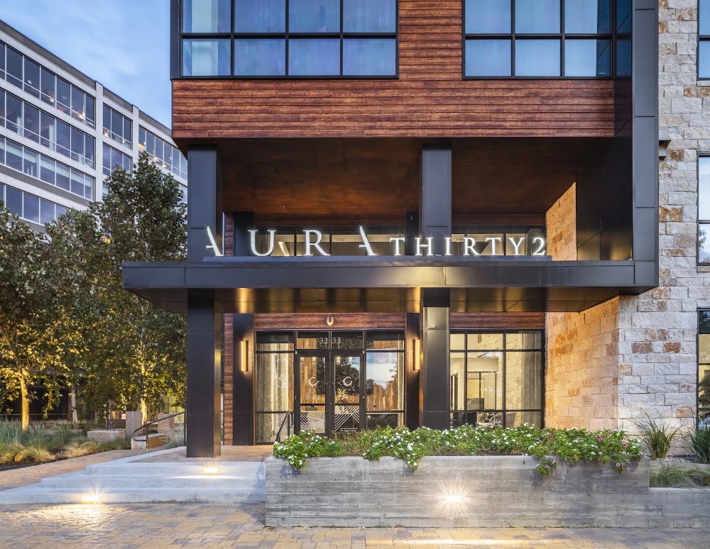 Aura Thirty2